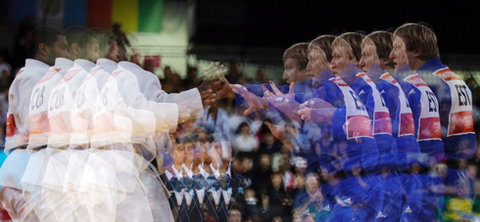 'Bản sao' của hai võ sĩ judo ở hạng cân 100 kg cũng đang chuẩn bị 'tung chưởng'.