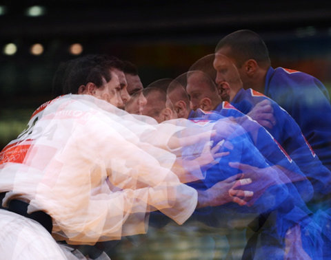 Trận judo kỳ thú của hai võ sĩ Tiago Camilo (Brazil, bên trái) và đối thủ người Ukraina, Roman Gontiuk.