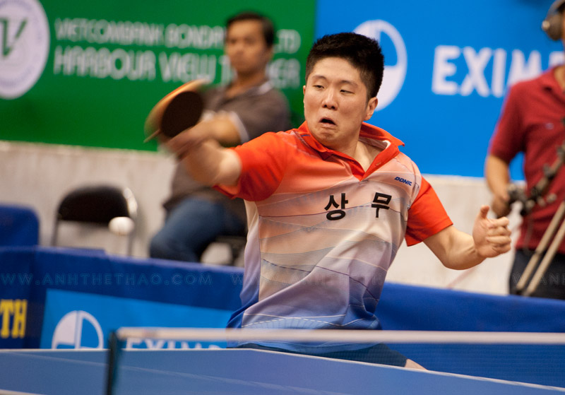 Tay vợt Lee Jin Kwon dành chiến thắng khá nhẹ nhàng