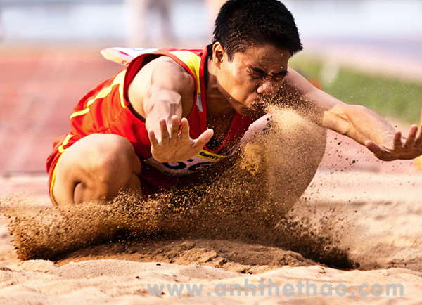 Nhảy hố cát - Ảnh thi đấu thể thao người khuyết tật toàn quốc 2012
