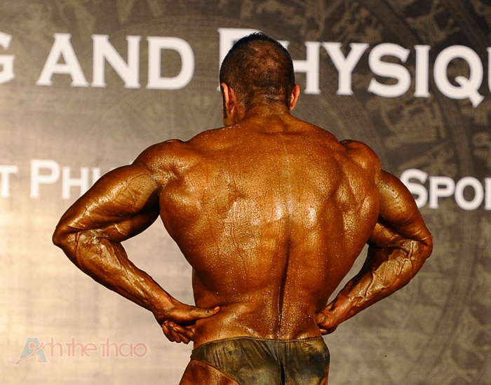 Back Lat Spread - Asia physique champion 2013