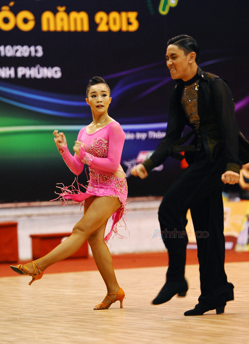 Cặp VĐV đoạt Giải 2 với vũ điệu Latin - Giải khiêu vũ thể thao toàn quốc 2013