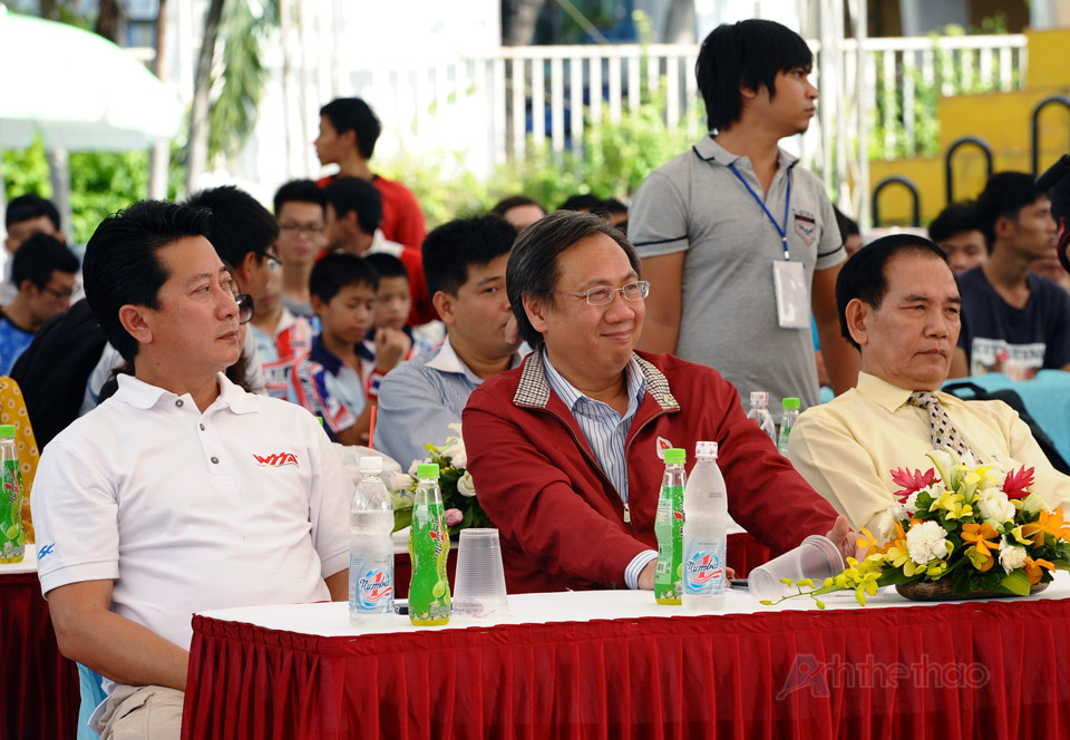 Ông Mai Bá Hùng (giữa) - Phó GĐ Sở VH-TT-DL TPHCM
