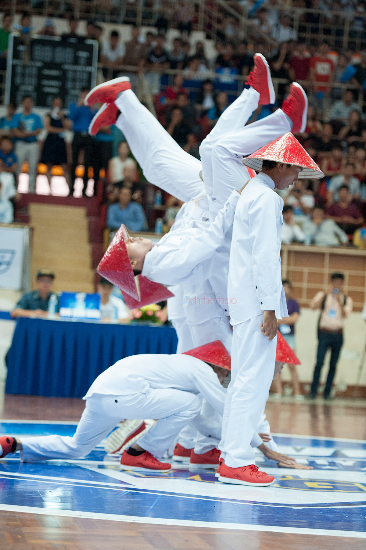Dance Battle của Revive VUG - Hồng Bàng
