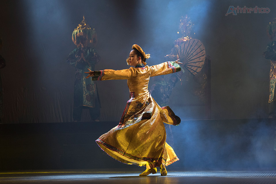 Chương trình biểu diễn múa “Vũ hội xuân” chào mừng của Nhà Hát Ca Múa Nhạc Dân Tộc Hoa Sen